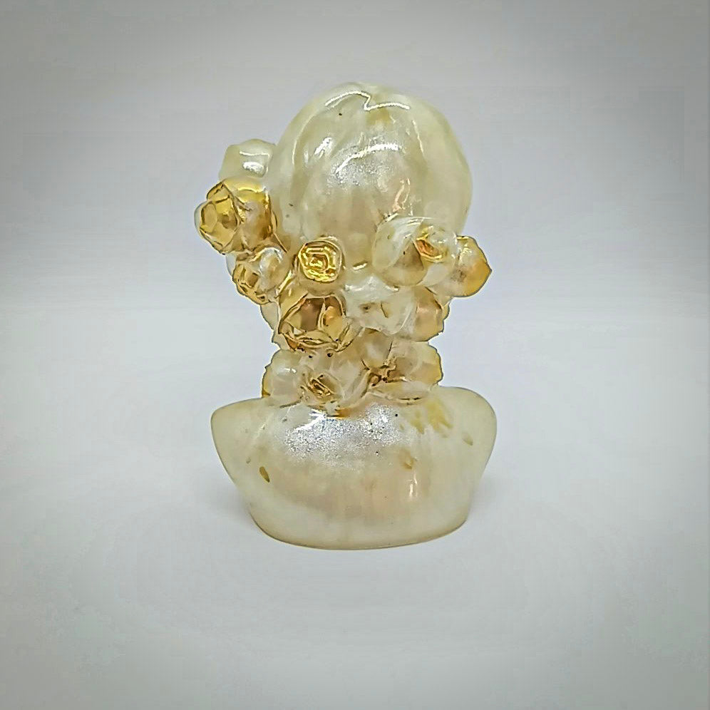 Dame fleurs blanche et dorée