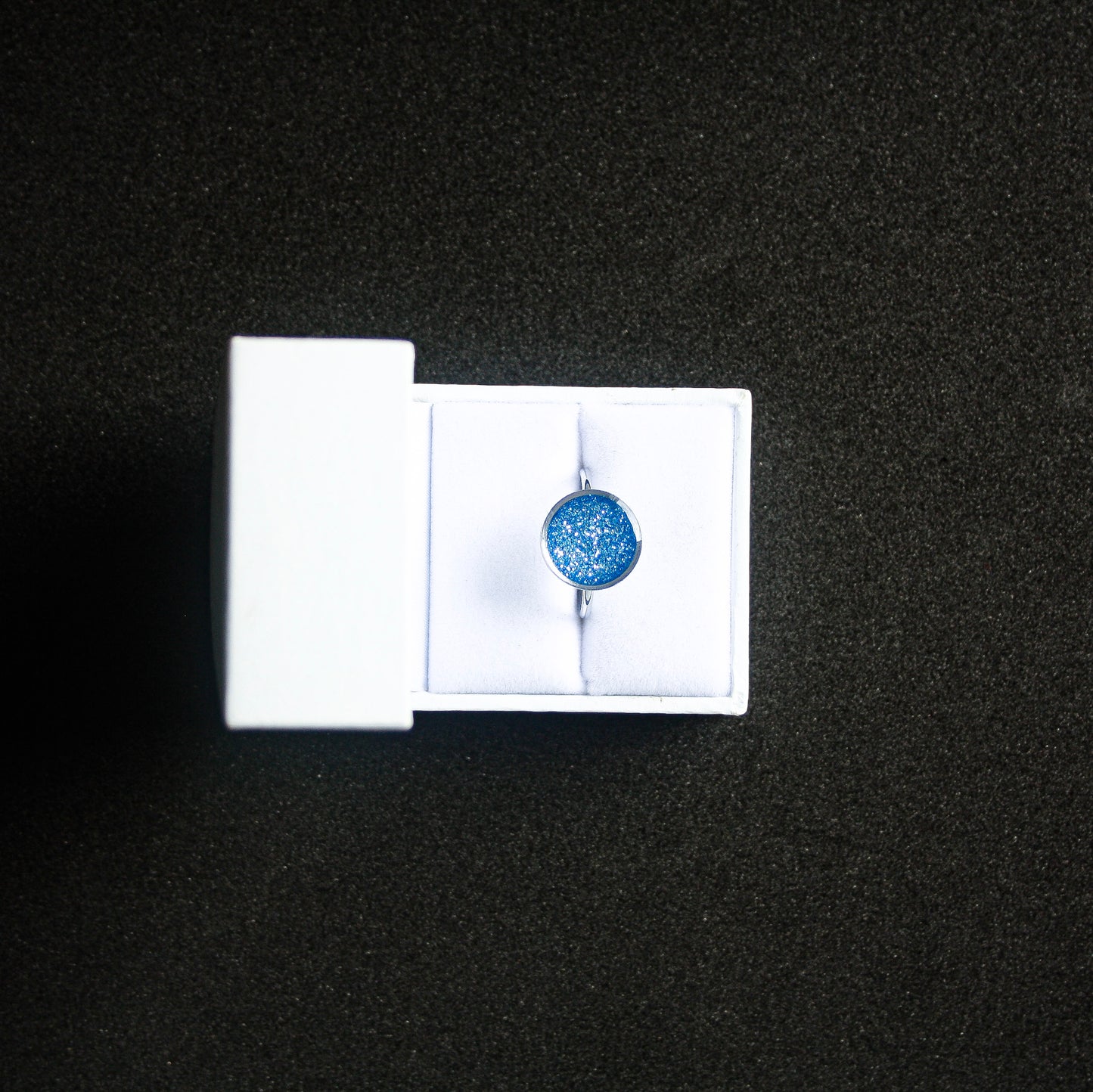 Bague bleue avec paillettes