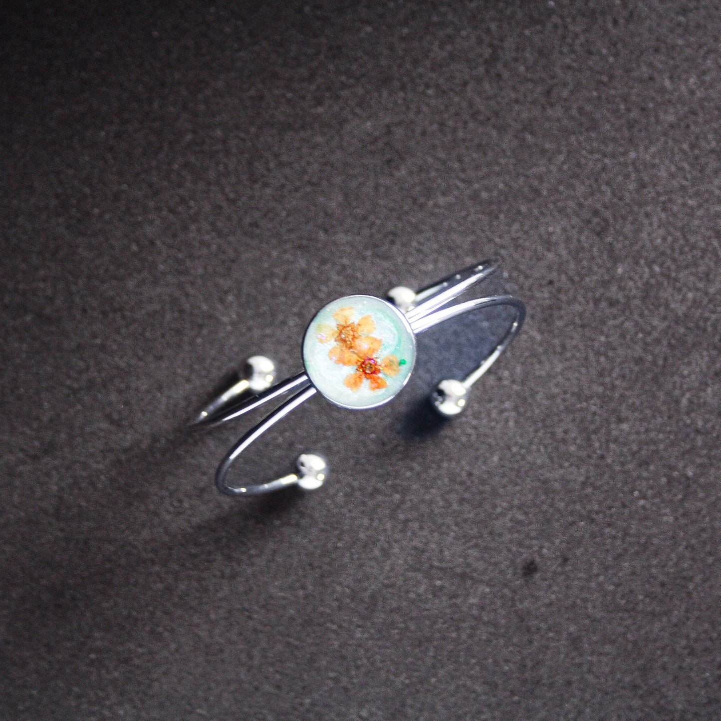 Bracelet jonc avec fleurs séchées