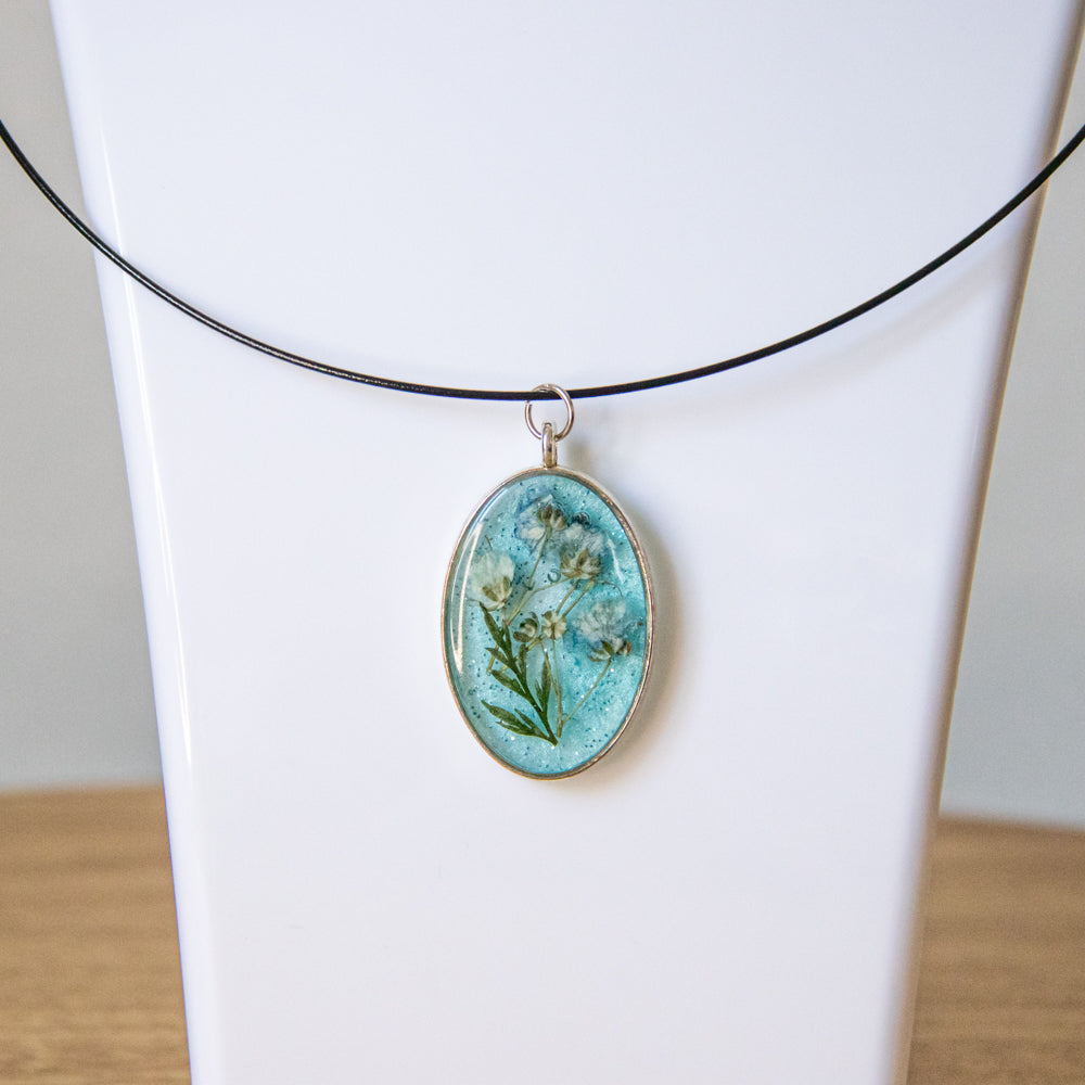 Collier à fleurs turquoise