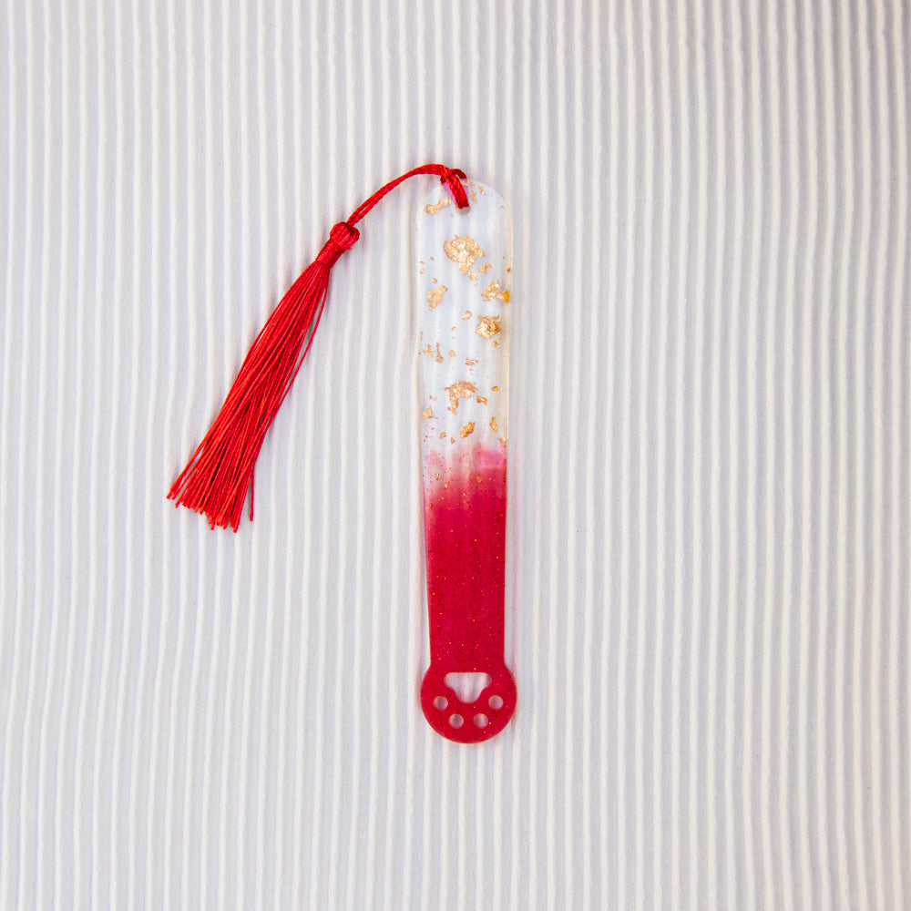 Marque-pages patte de chien rouge et feuilles d'or