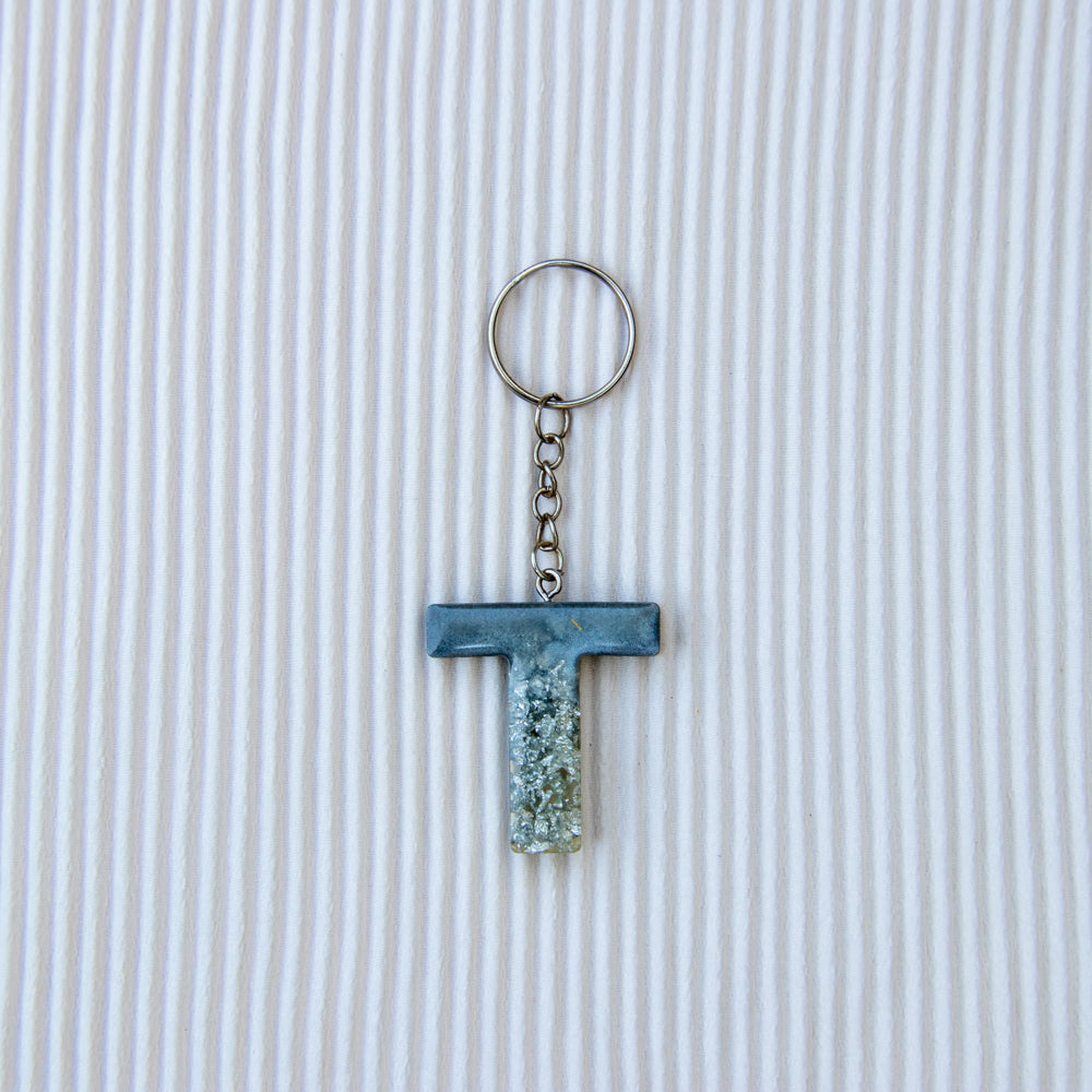 Porte-clés lettre T gris feuilles d'argent