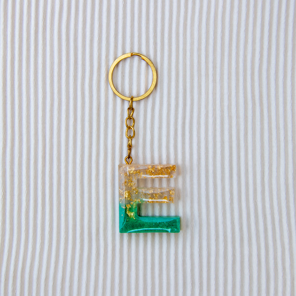 Porte-clés lettre E vert feuilles d'or