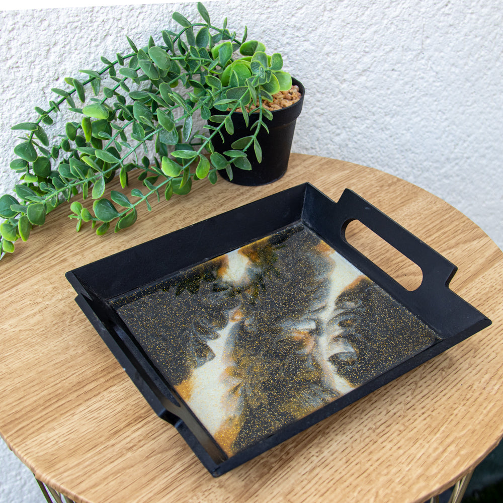 Plateau carré noir, blanc, or et paillettes avec poignées