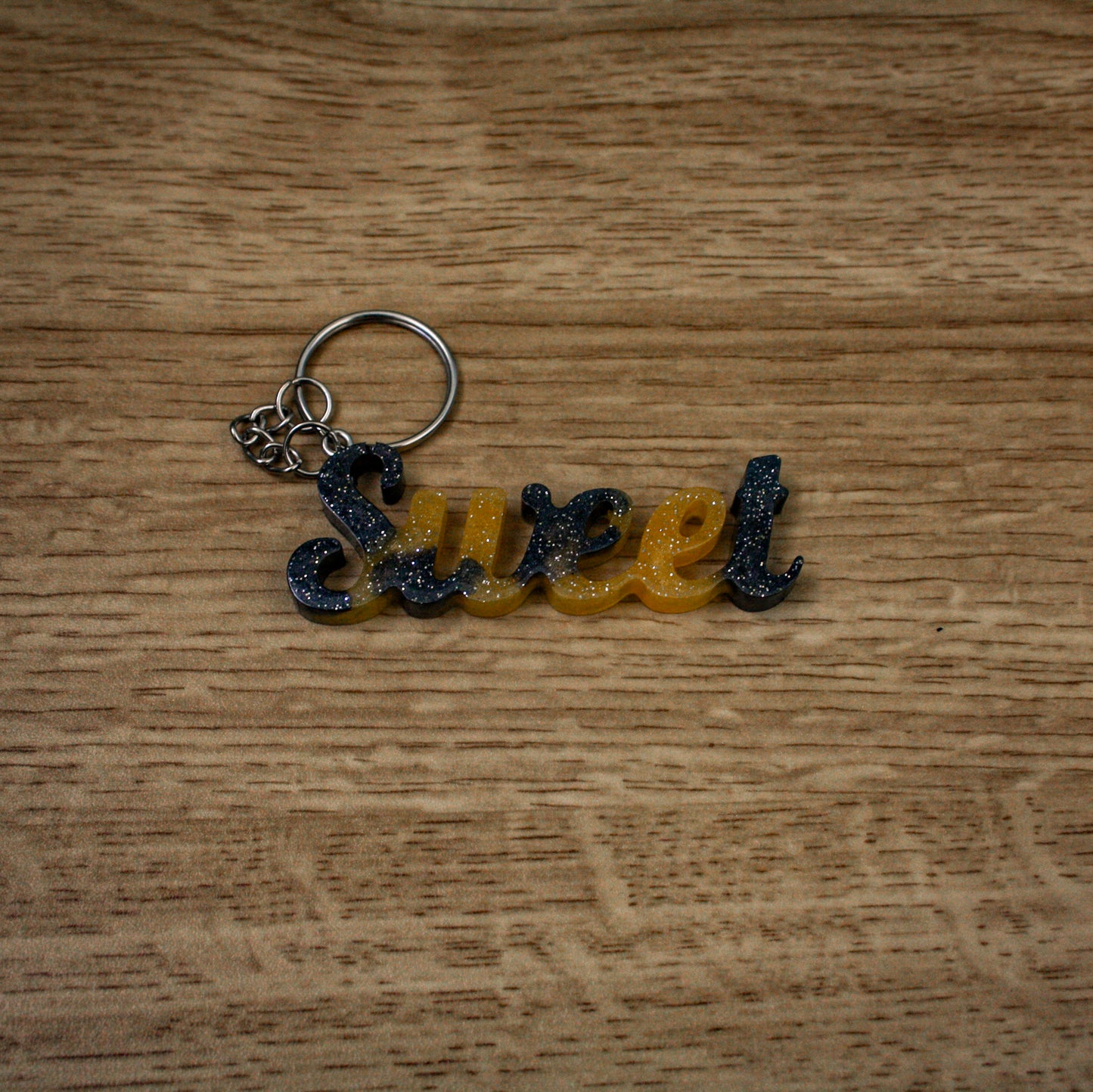 Porte clés " sweet " noir et jaune paillettes